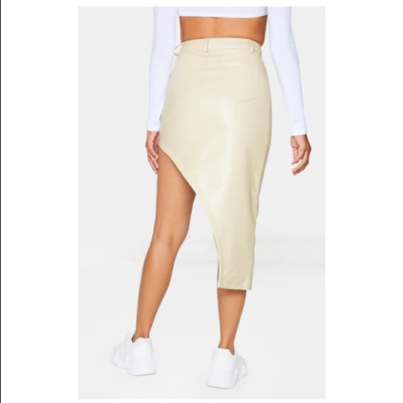 PrettyLittleThing Faux Black Leather Asymmetric Mini Skirt - Picture 2 of 9